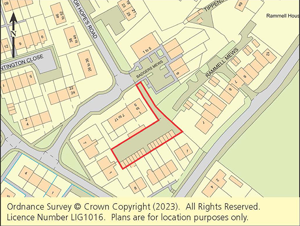 Lot: 10 - LAND AND SIXTEEN GARAGES WITH POTENTIAL FOR DEVELOPMENT -